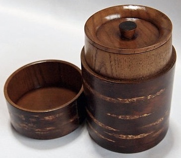 Teedose aus Holz mit Kirschbaumrinde aussen